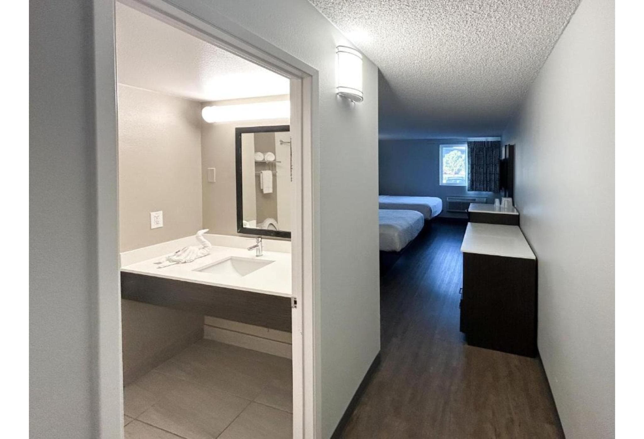 Studio 6  Suites Carson, CA photo 2