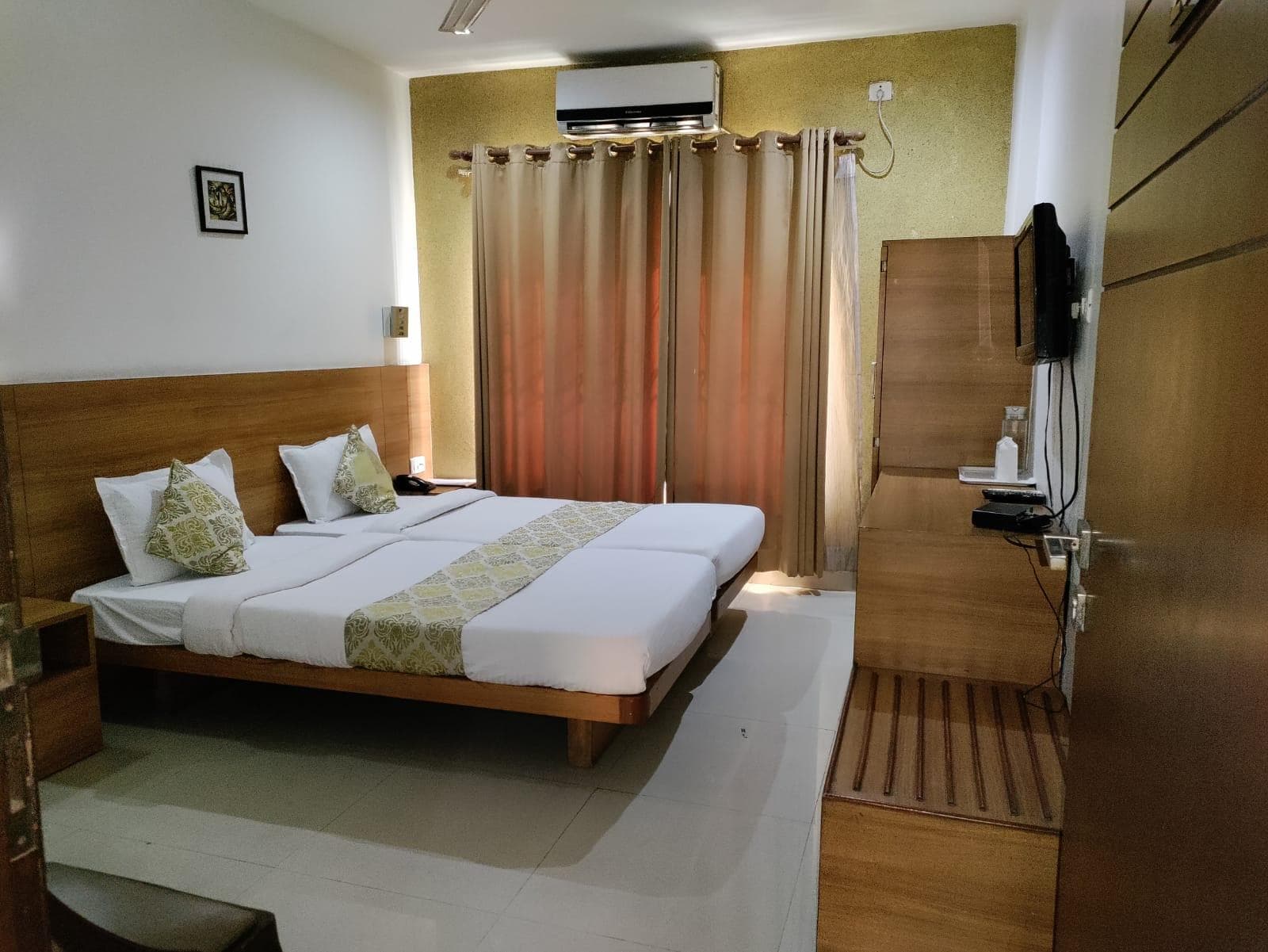 Hotel Aarian Aatithya photo 2