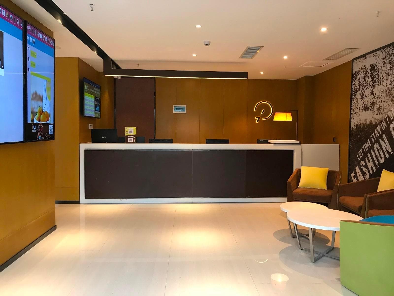 IU Hotels·GuiYang North Railway Station Dream City photo 3
