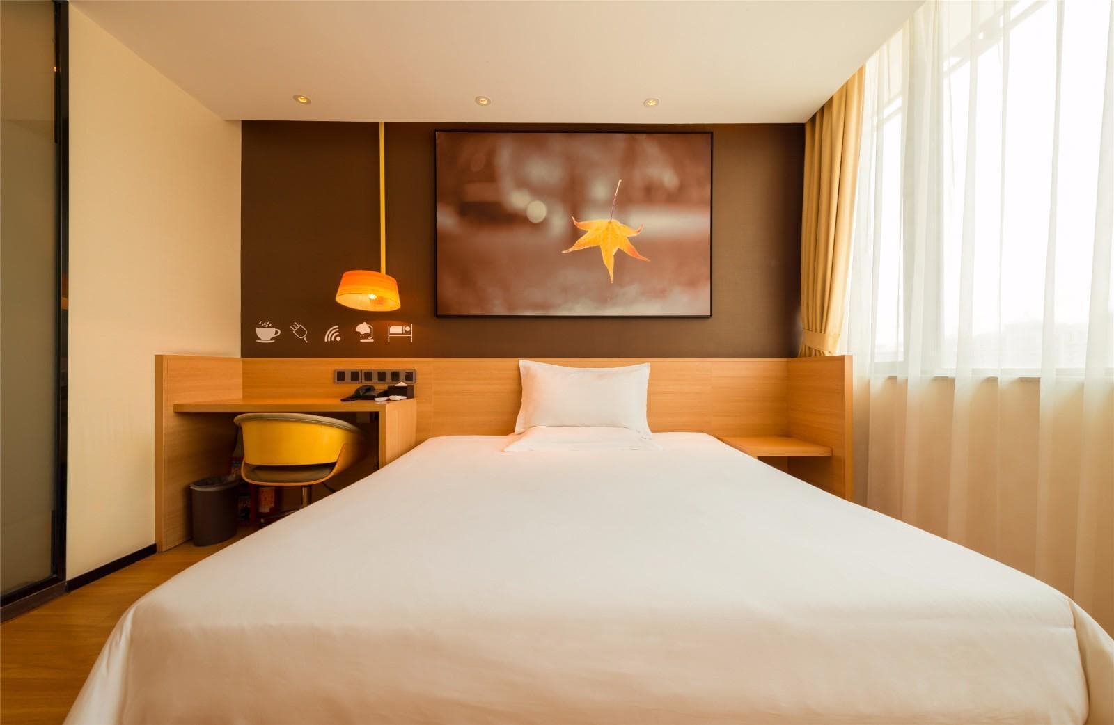 IU Hotels·GuiYang North Railway Station Dream City photo 2