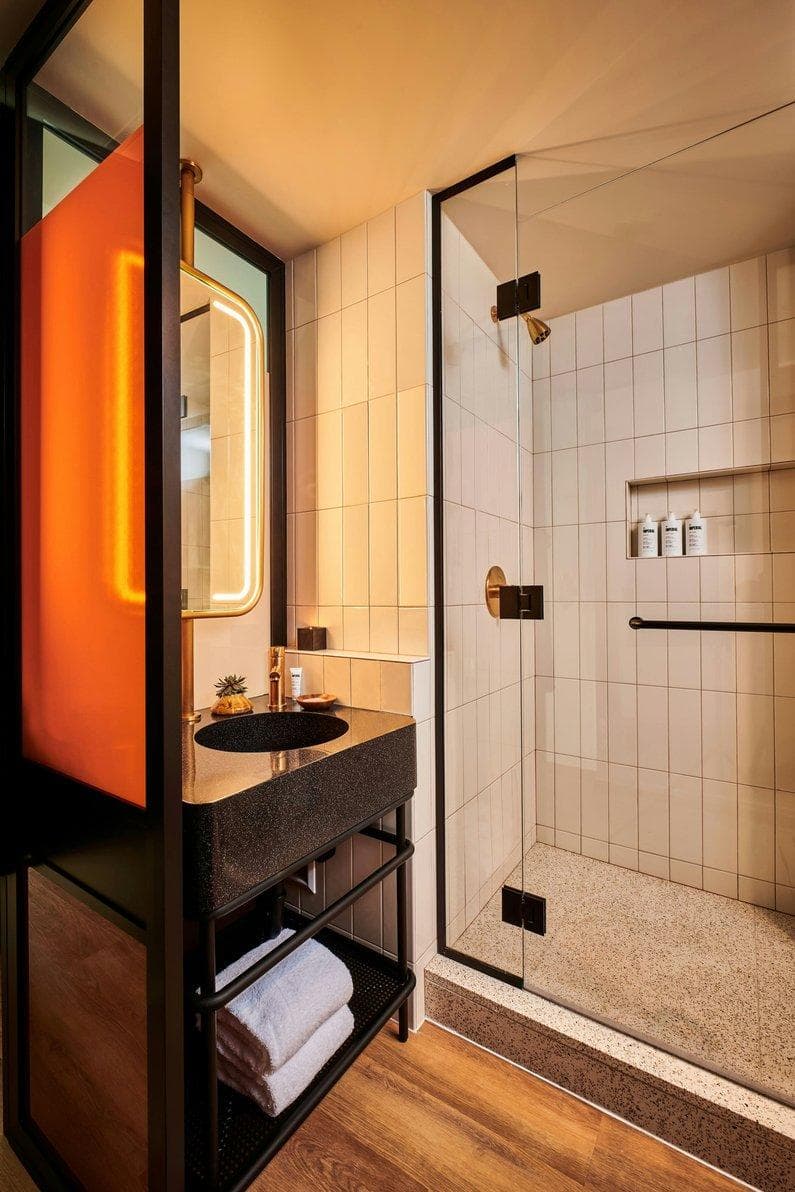 HOLLYWOOD VOLUME, a Tribute Portfolio Hotel photo 2
