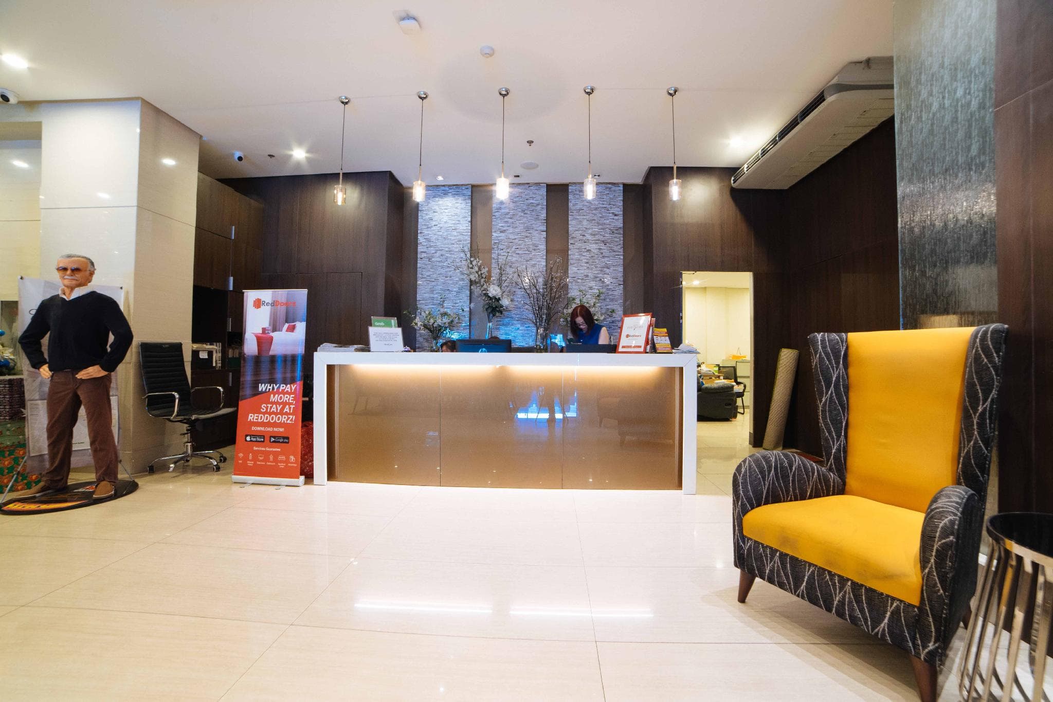 RedDoorz Premium @ West Avenue Quezon City photo 5
