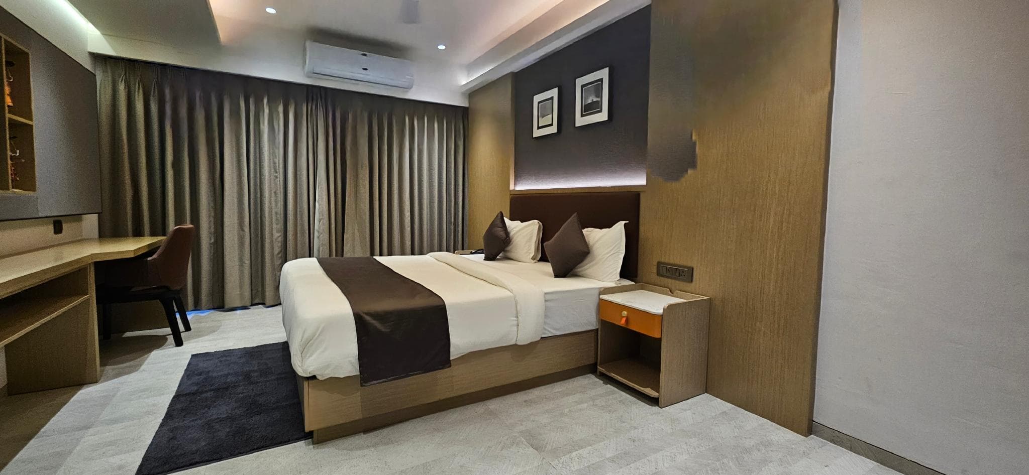 hotel skyro inn photo 2