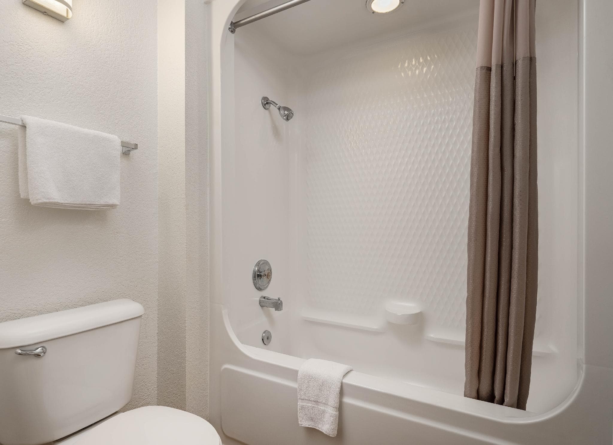Motel 6 Buena Park, CA - Knotts Berry Farm - Disneyland photo 3
