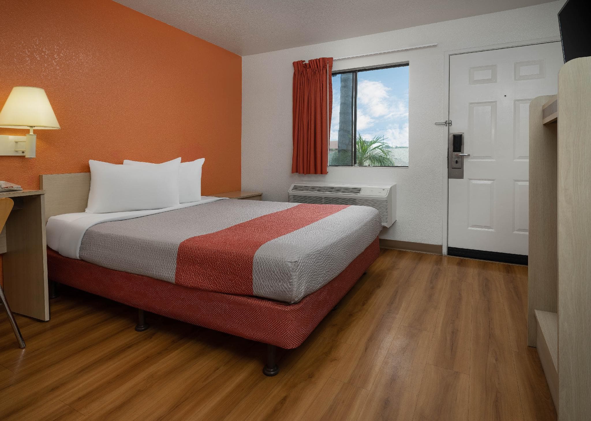 Motel 6 Buena Park, CA - Knotts Berry Farm - Disneyland photo 5