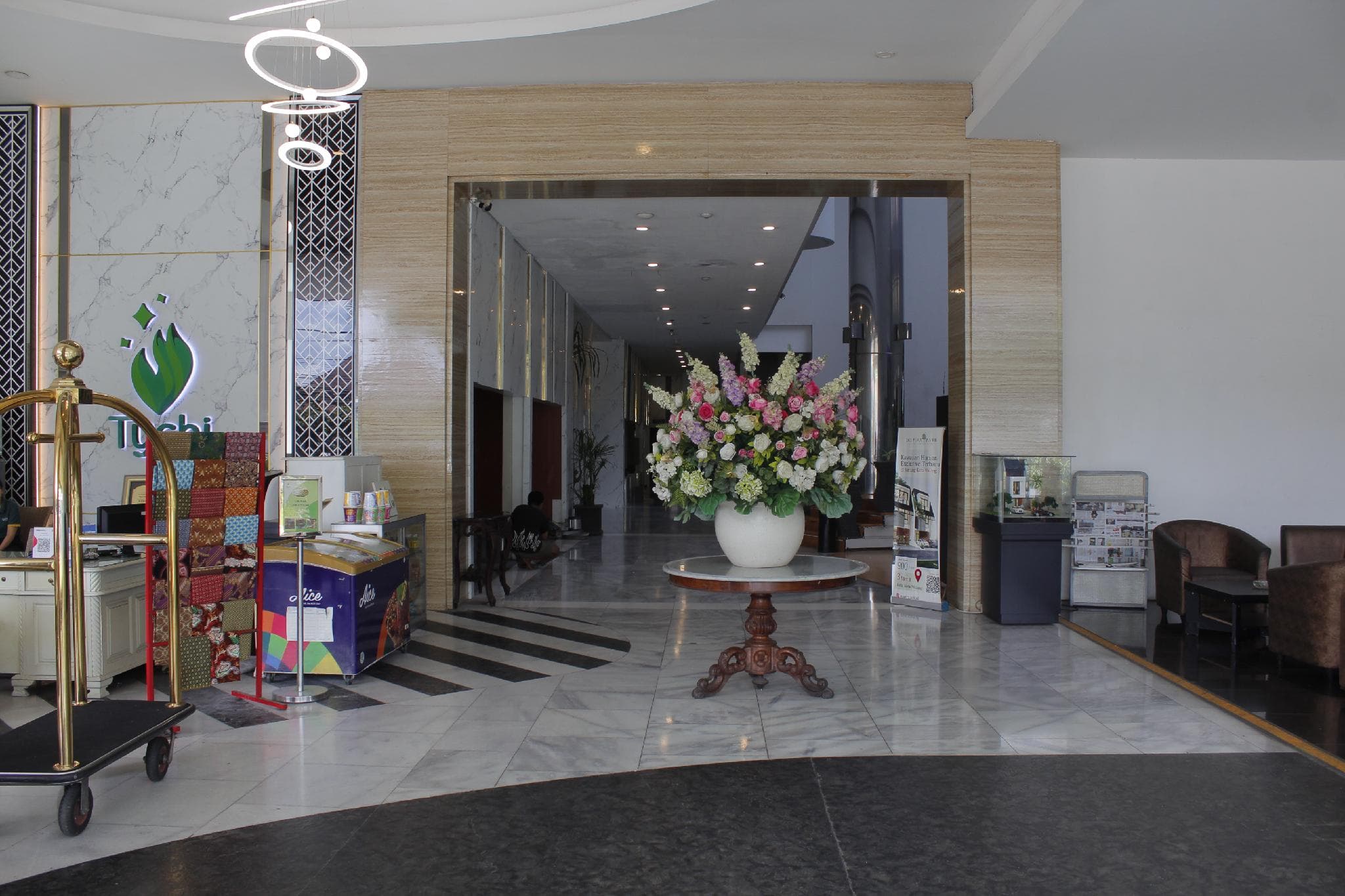Lux Tychi Hotel Malang photo 3