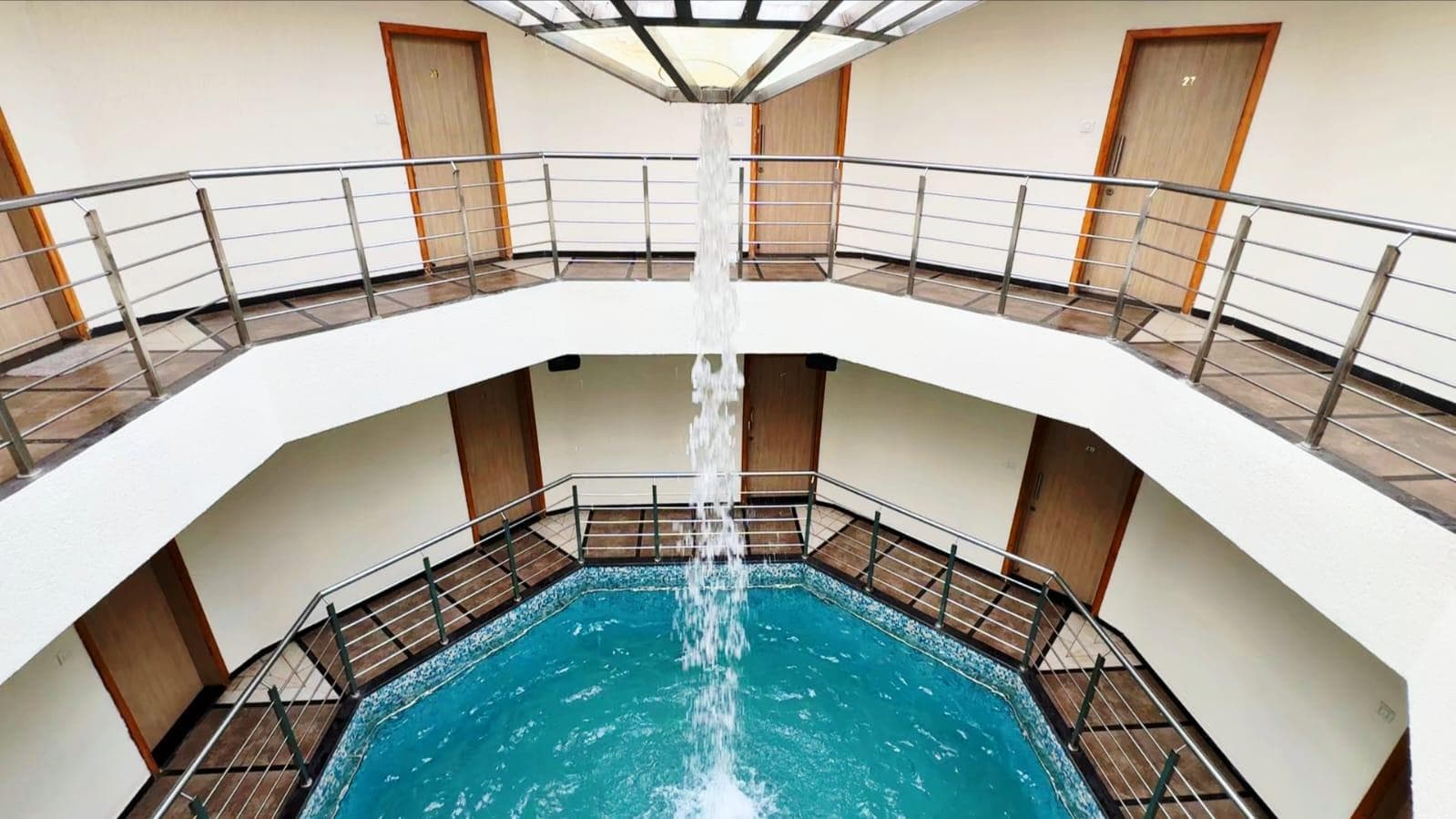 Holiday Aapke liye Water Fall Hotel photo 2