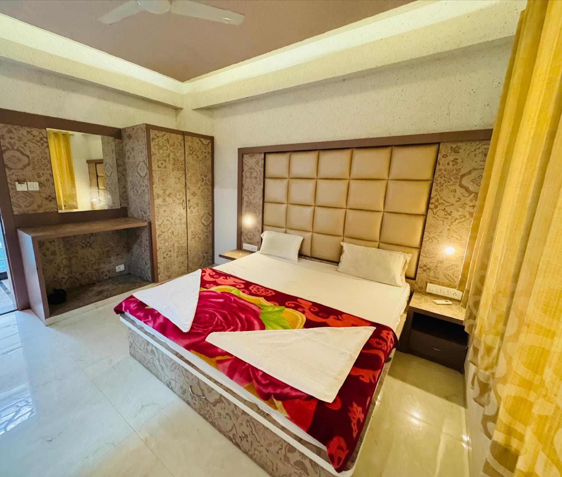 Holiday Aapke liye Water Fall Hotel photo 3