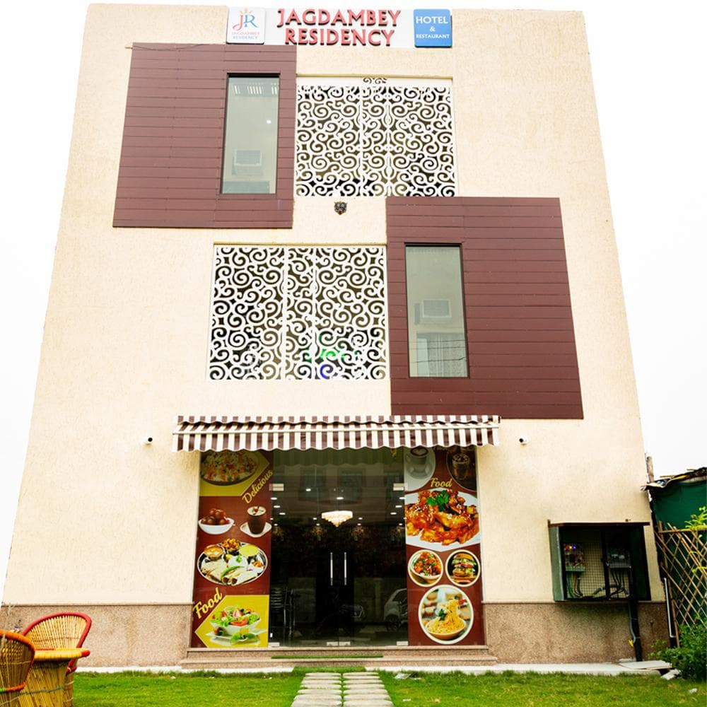 Jagdambey Hotel