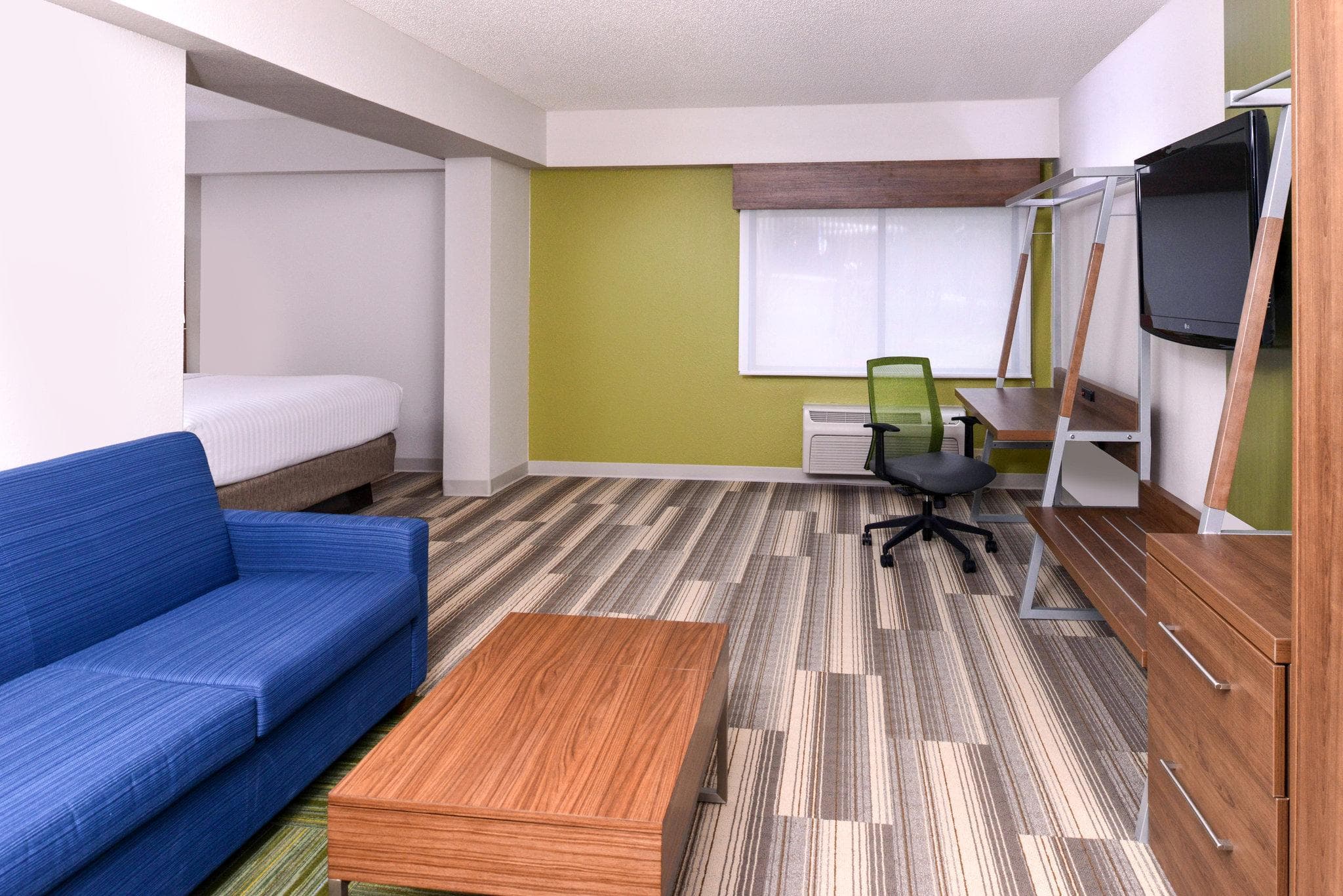 Holiday Inn Express & Suites Raleigh NE - Medical Ctr Area By IHG photo 2