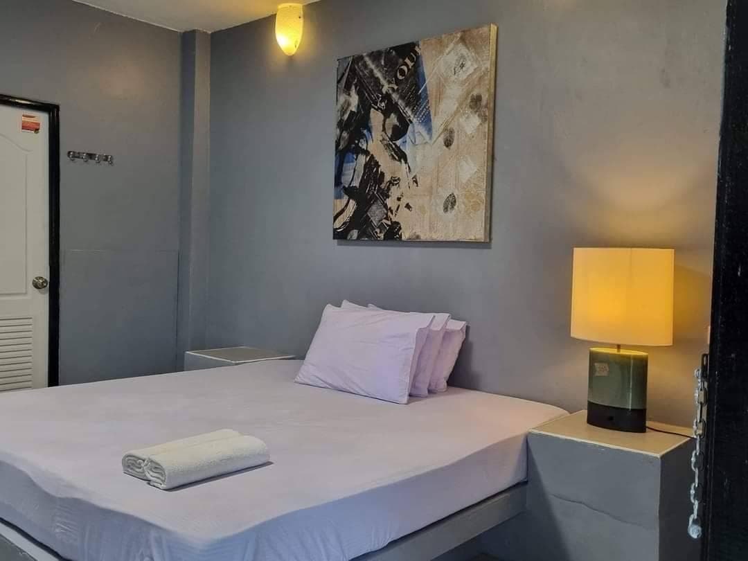Sap Thanasarn Hotel, Khlong 7, Thanyaburi