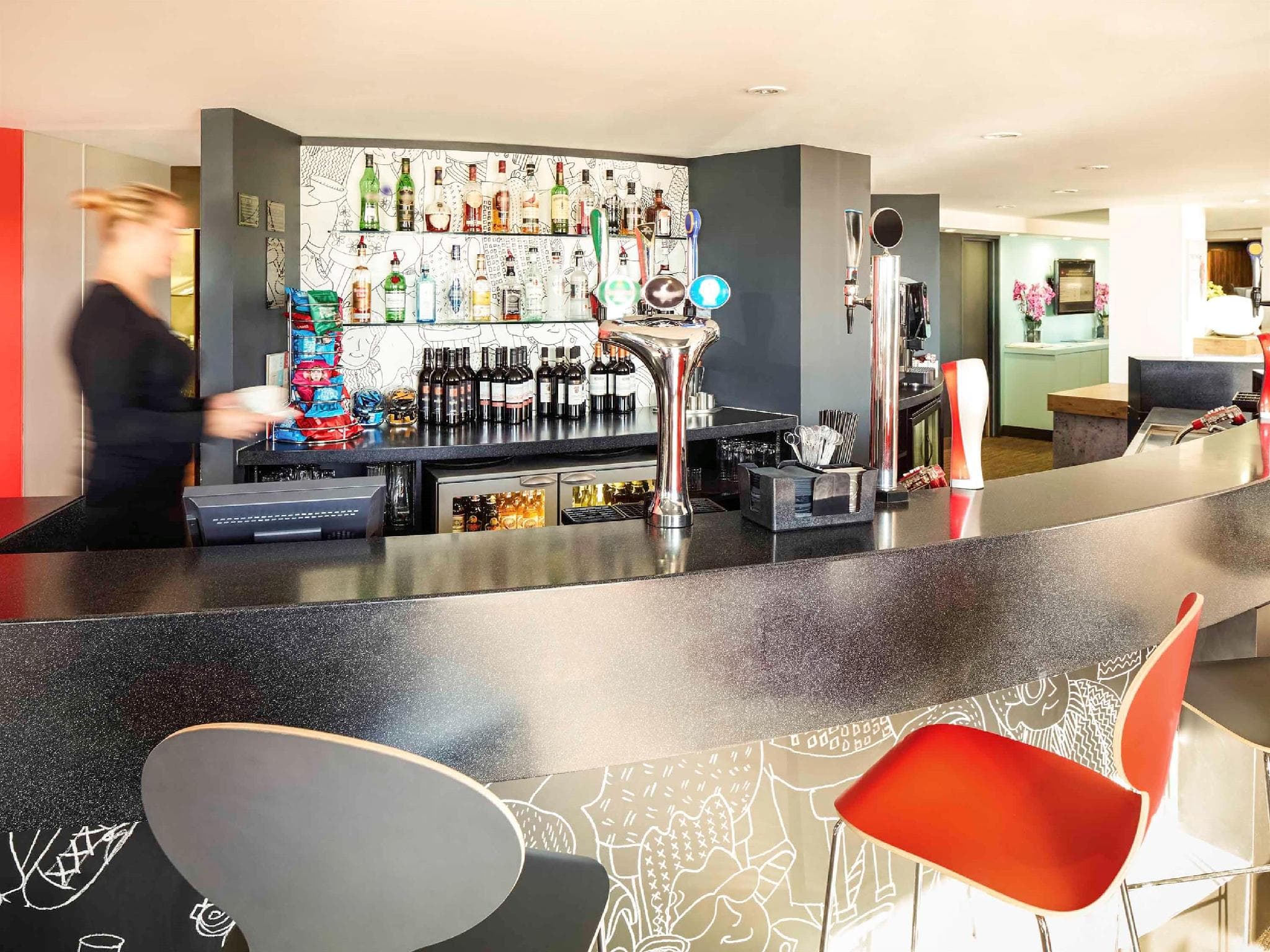 ibis London Luton Airport photo 5