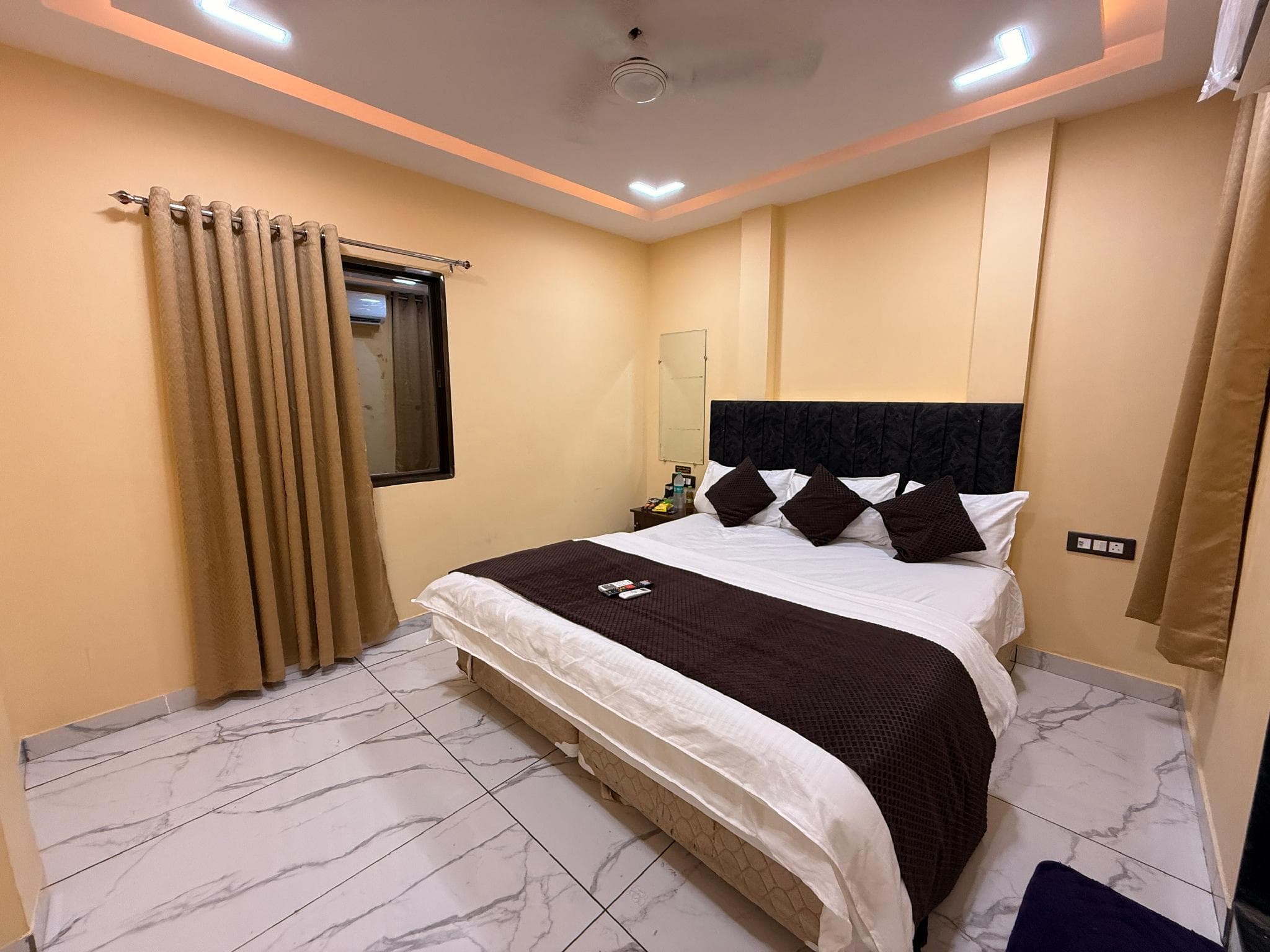 Hotel Roshan photo 5