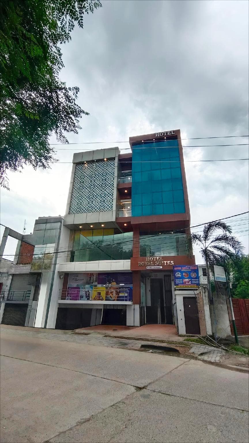 Hotel Royal Suites photo 5