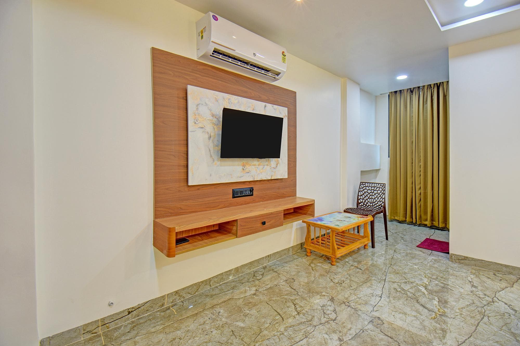 FabHotel Relax Inn photo 4