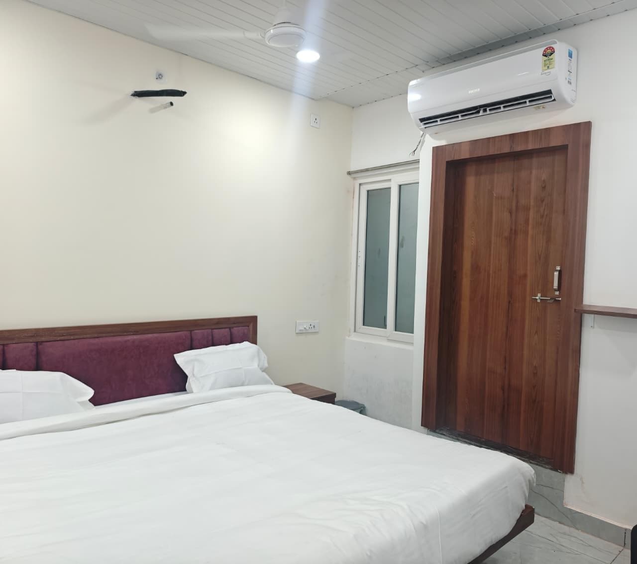 Hotel Royal Krishna photo 2
