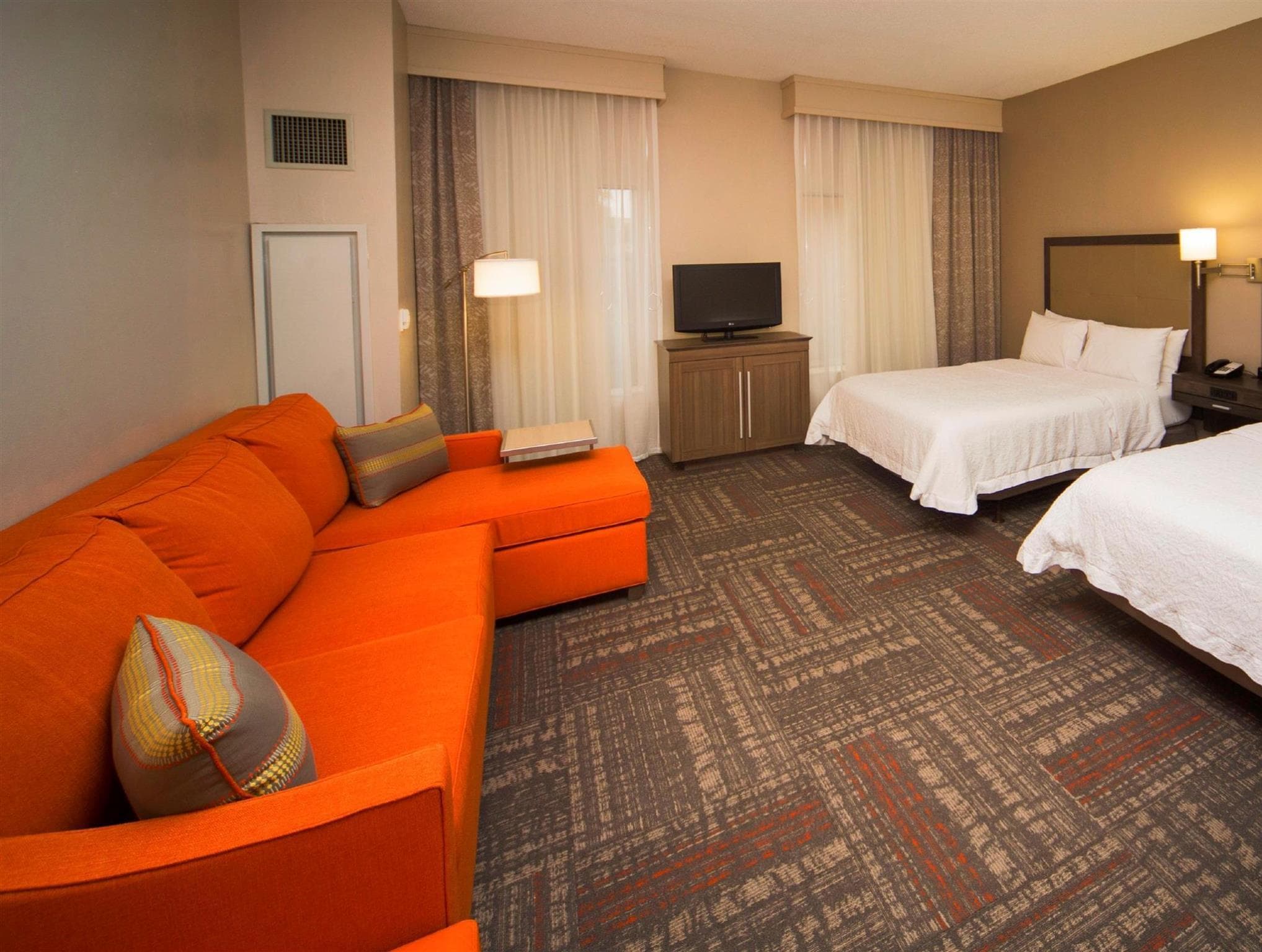 Hampton Inn & Suites Valdosta/Conference Center photo 4