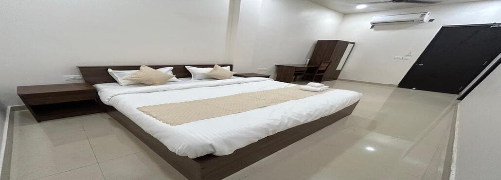 Shri Veda Grand Inn