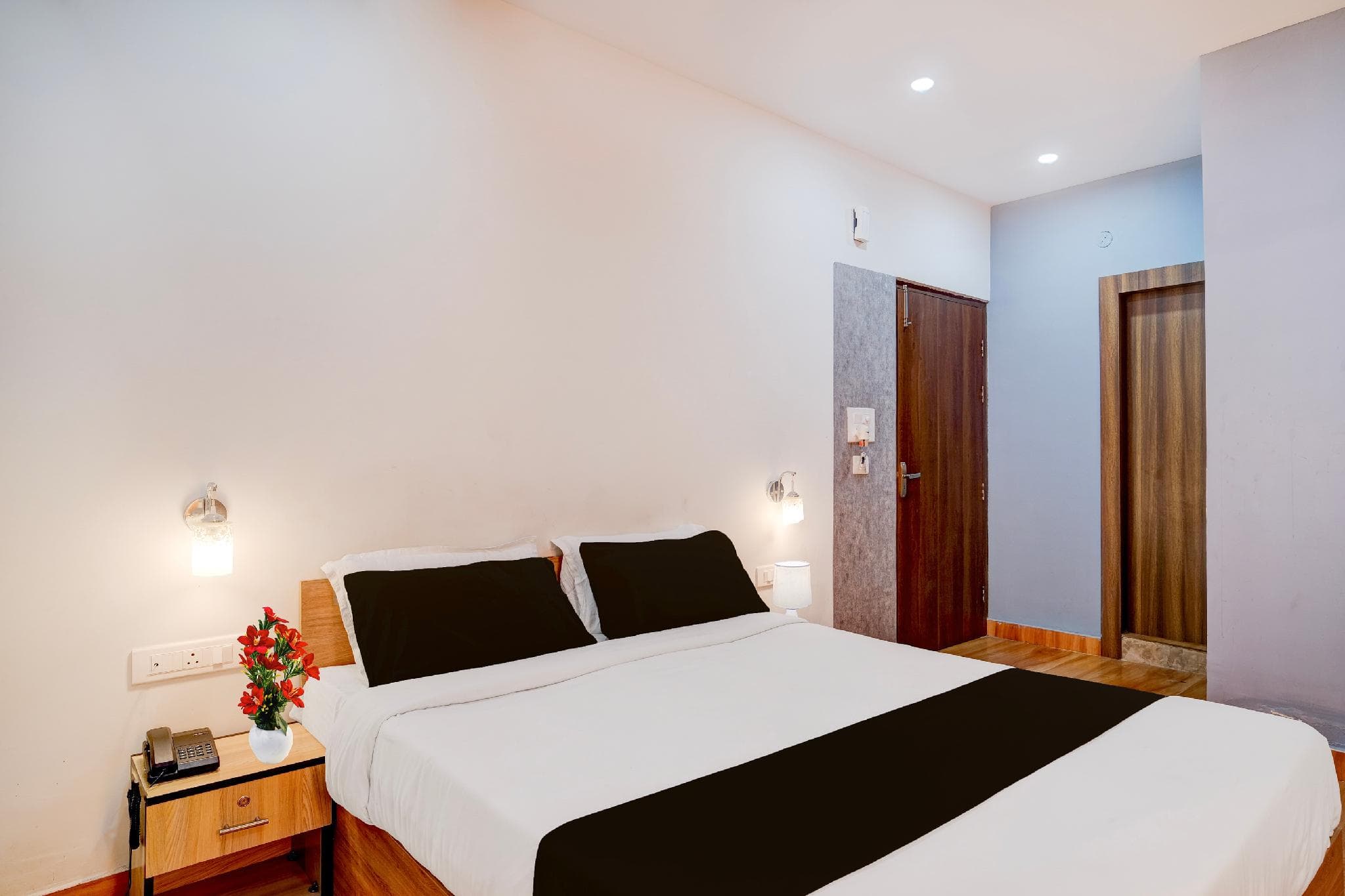 Super Townhouse ISBT Guwahati Formerly The Pinnacle Inn photo 2