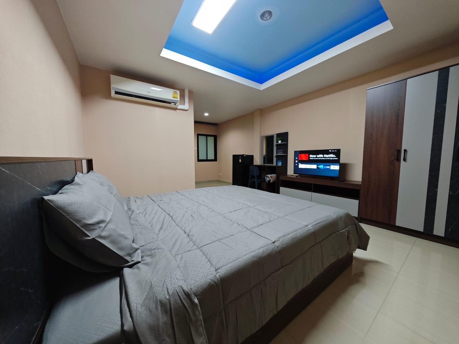 Blue apartment photo 4