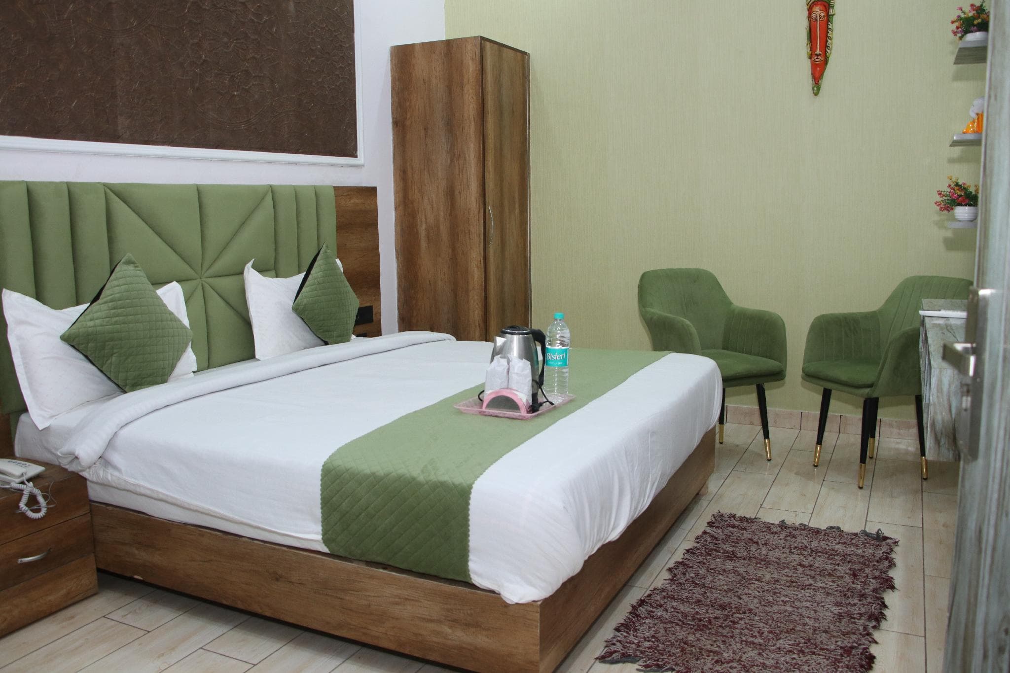 red leaf hotel