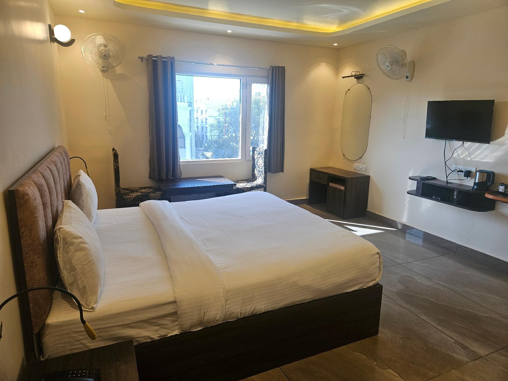 Shahenshah Hotel photo 2