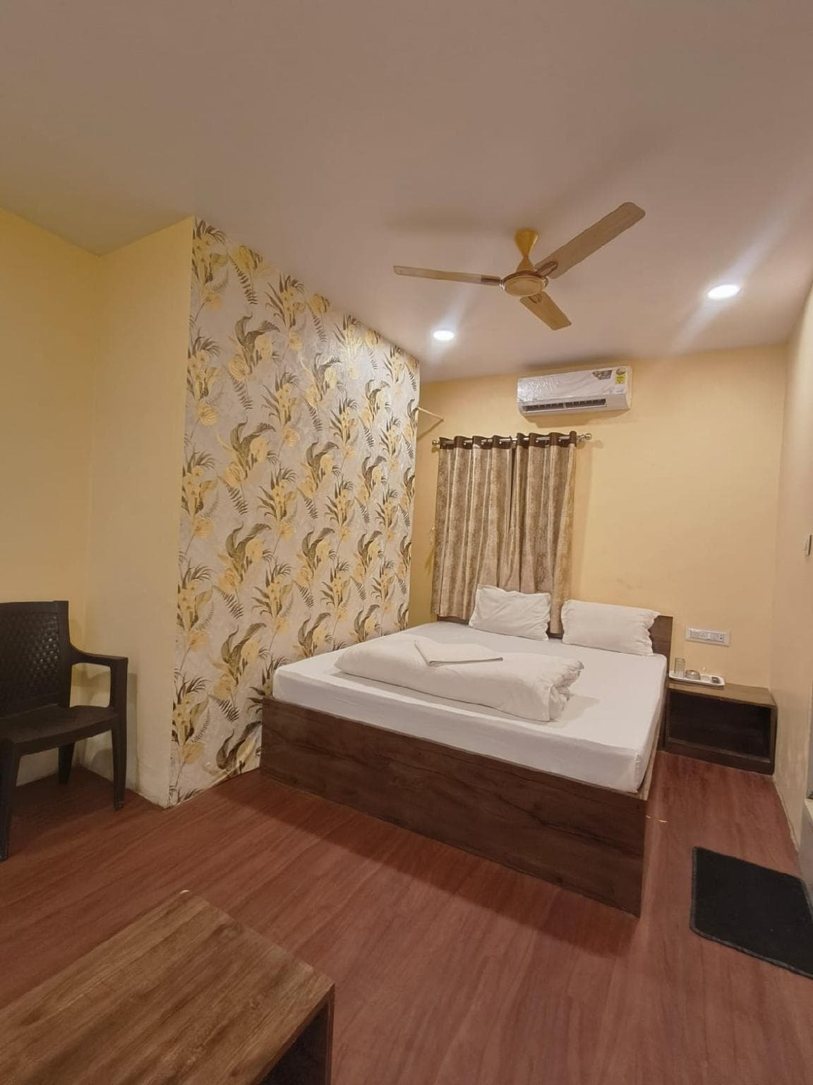 HOTEL ROYAL INN