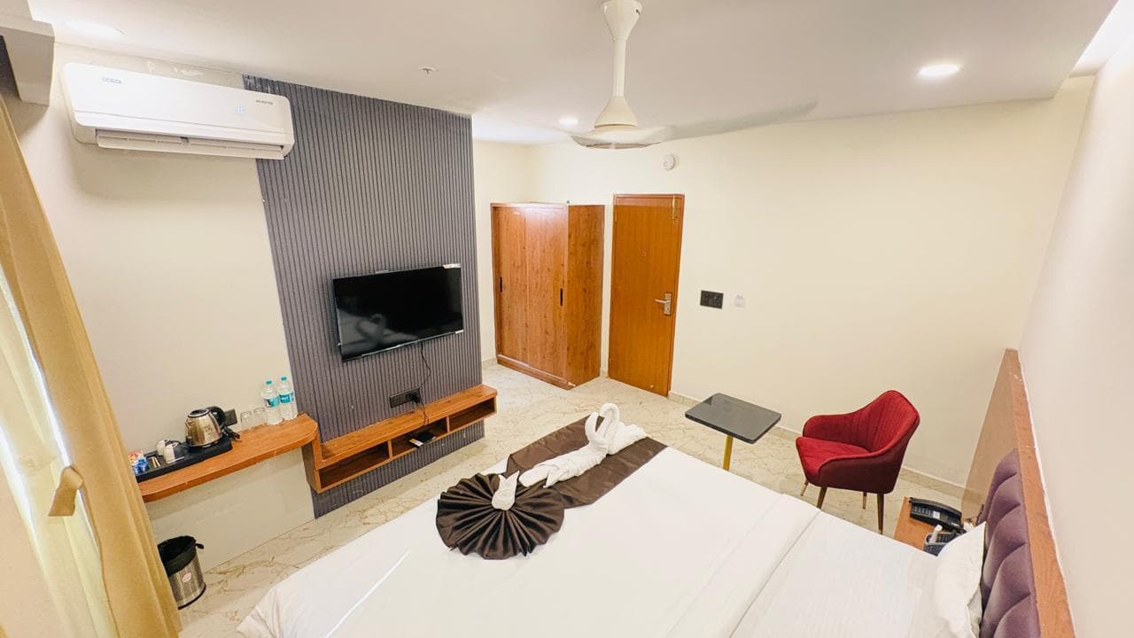 HOTEL GALADARI photo 2