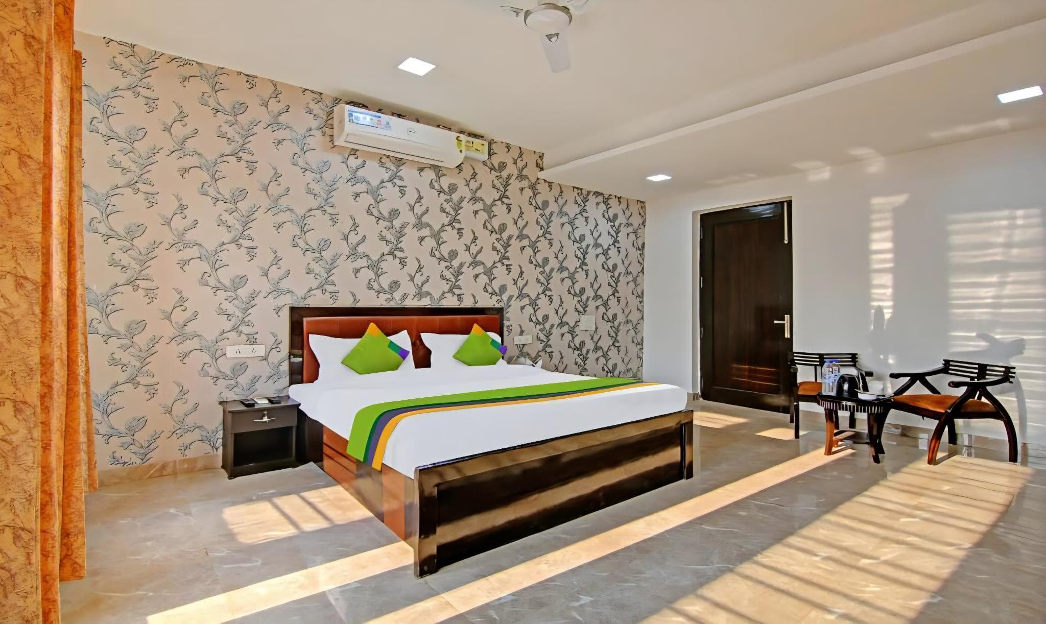 Posh Classic - Sector 45 Millennium City Centre Gurugram photo 4