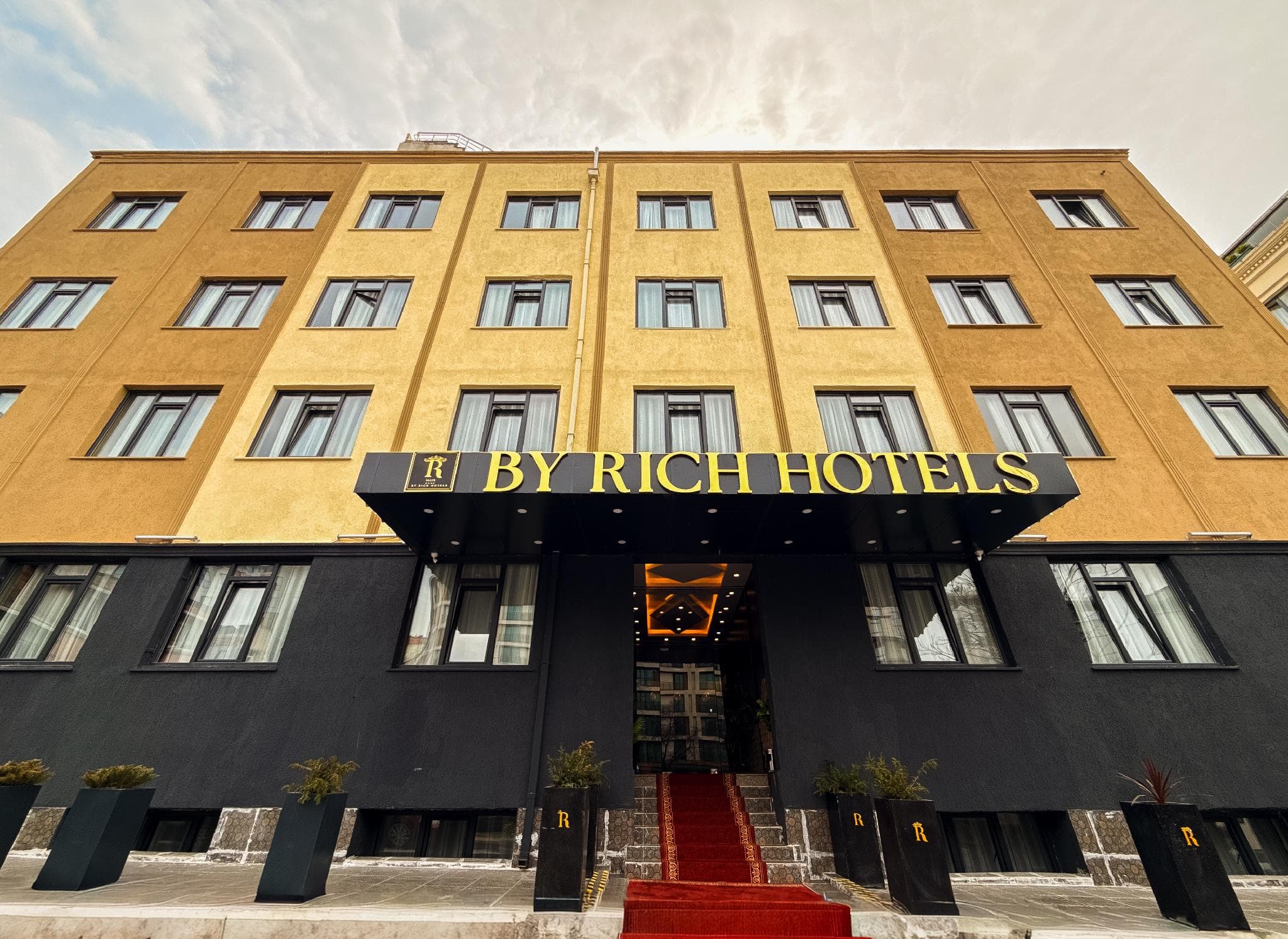 Mays By Rich Hotel