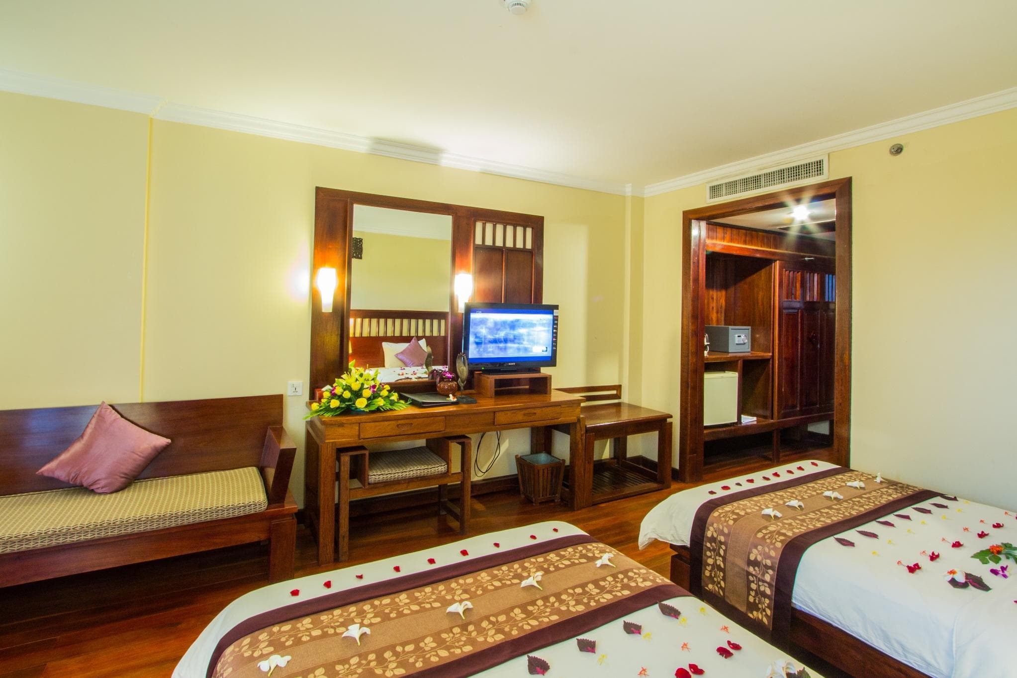 ROYAL EMPIRE HOTEL photo 5