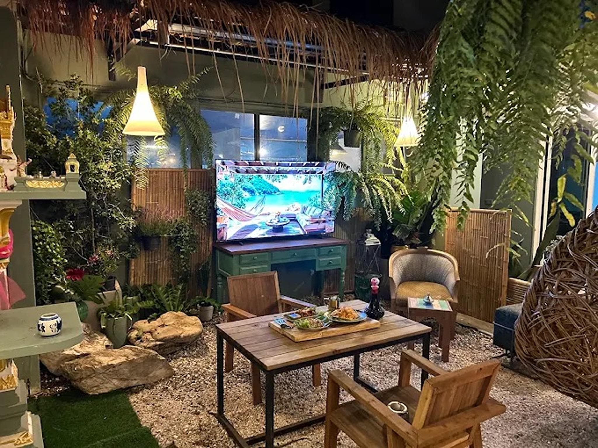 The Oasis on 8 Cozy Homestay & Café photo 3