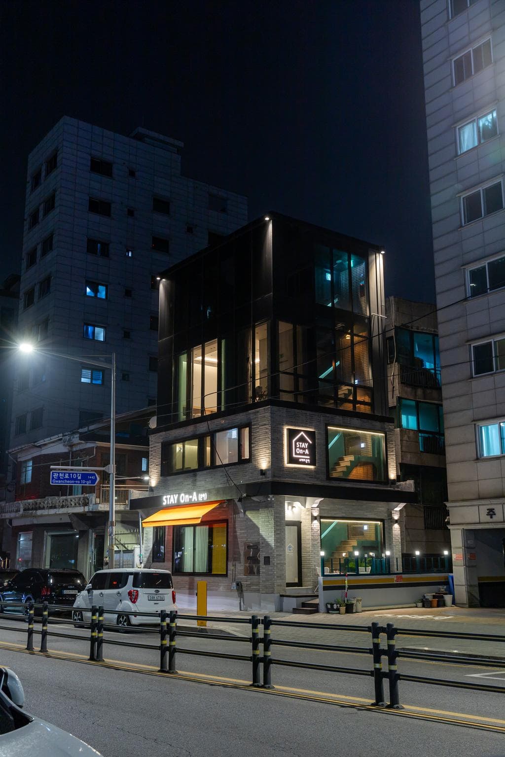 STAY On-A photo 3