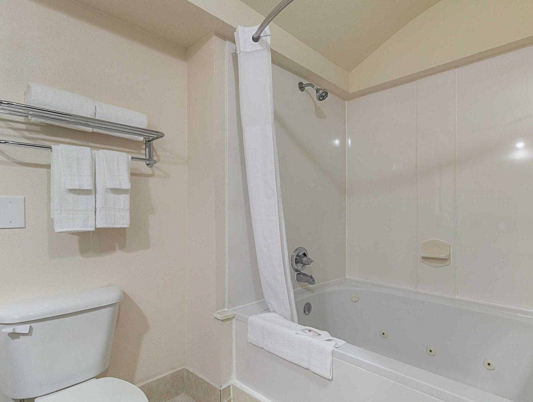 Quality Inn & Suites West Chase photo 5