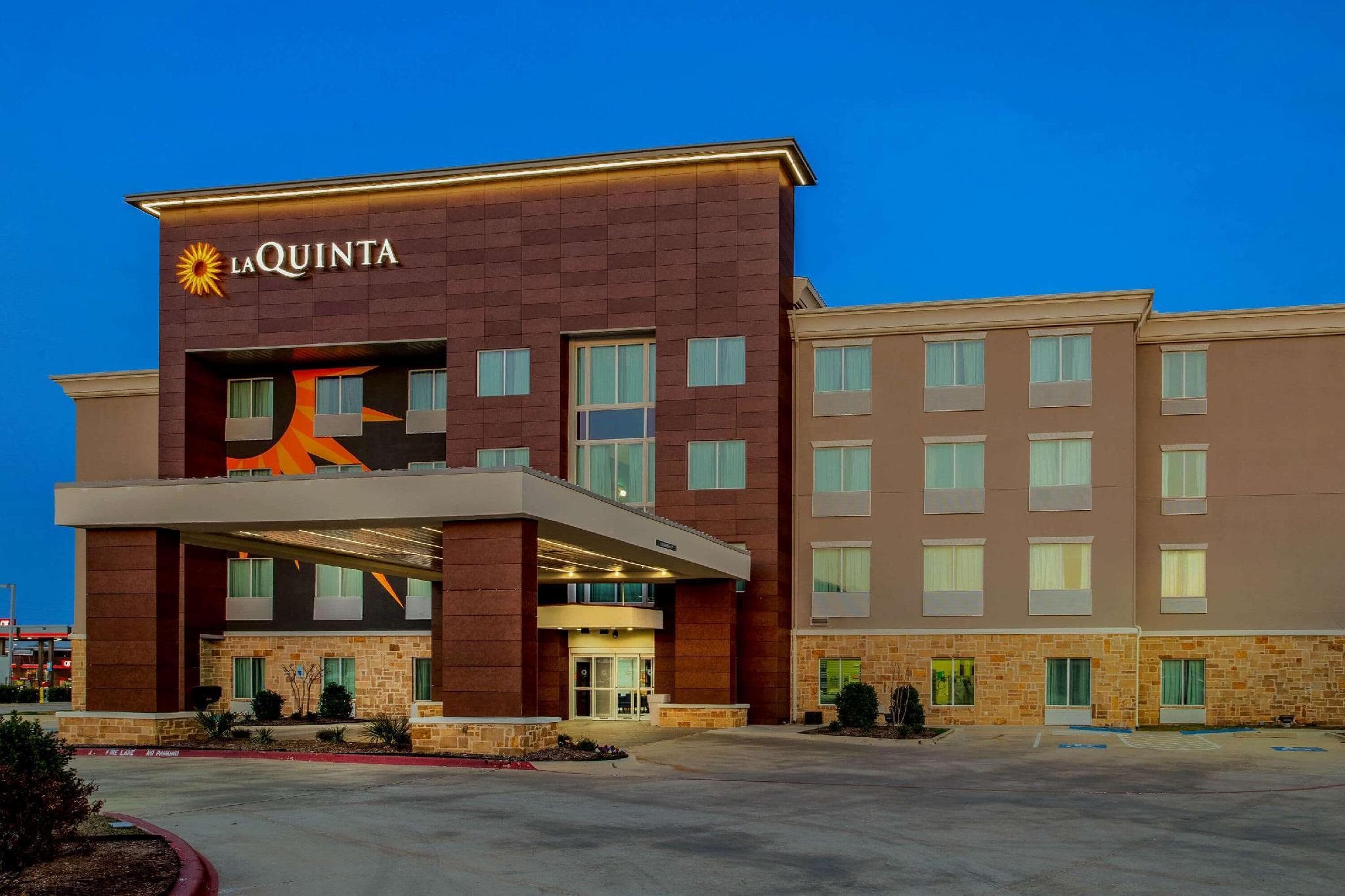 La Quinta Inn & Suites by Wyndham Northlake Fort Worth photo 3