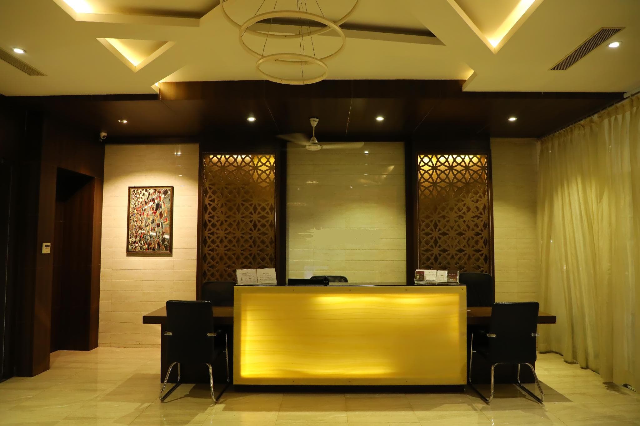 AVENUE HOTEL