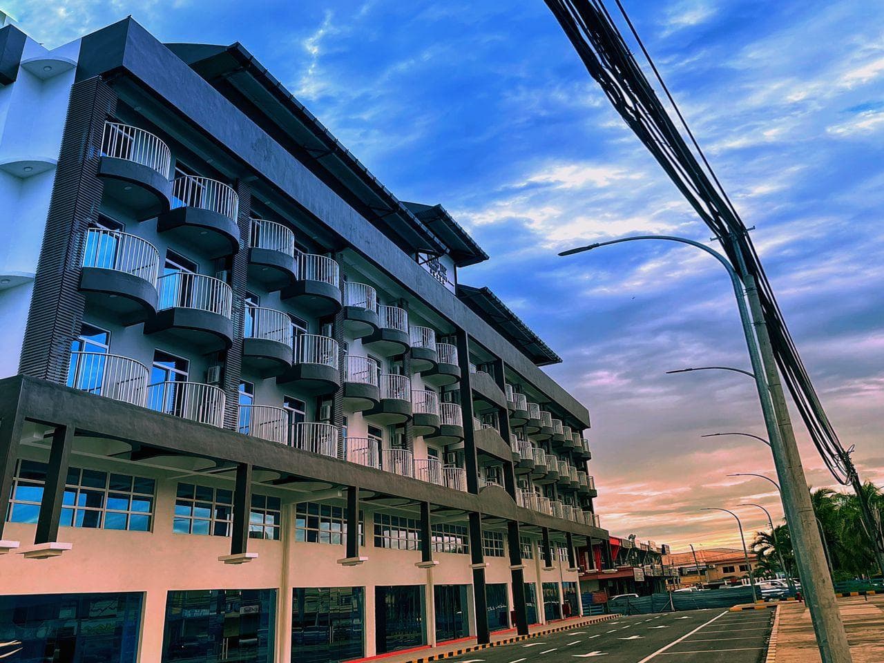 Wing tat grand hotel