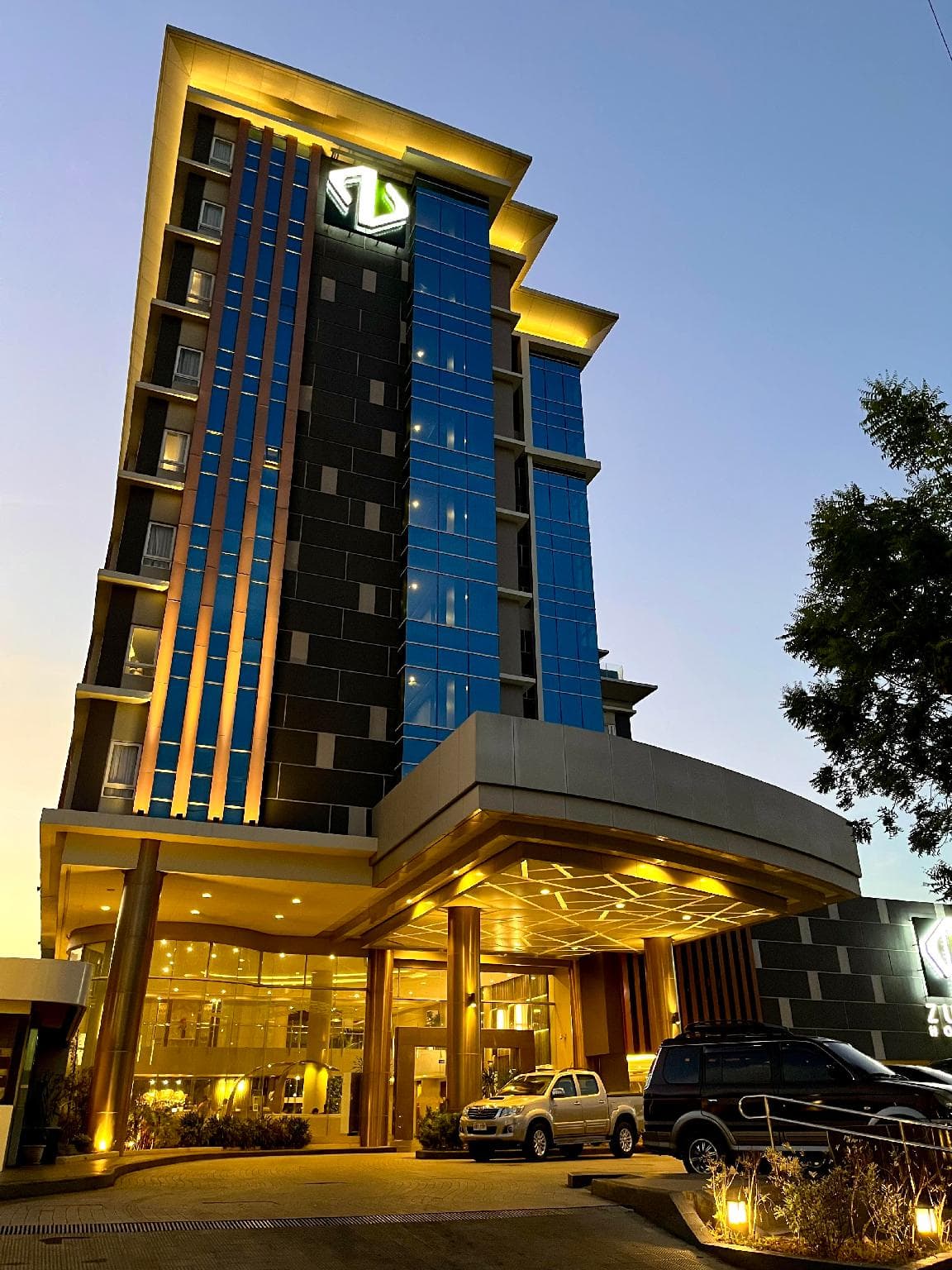 Zuri Hotel